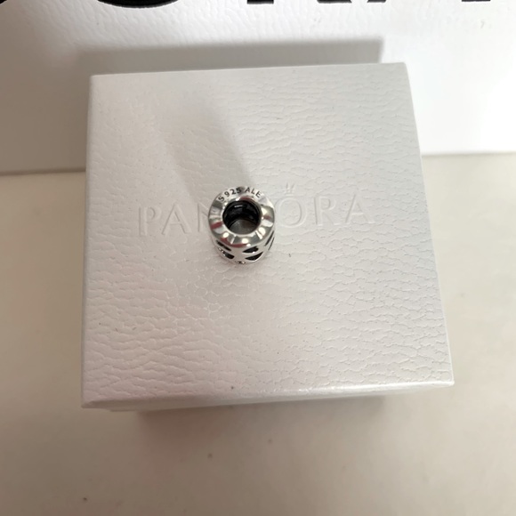 Pandora hearts “Soulmate” Charm - Picture 4 of 4